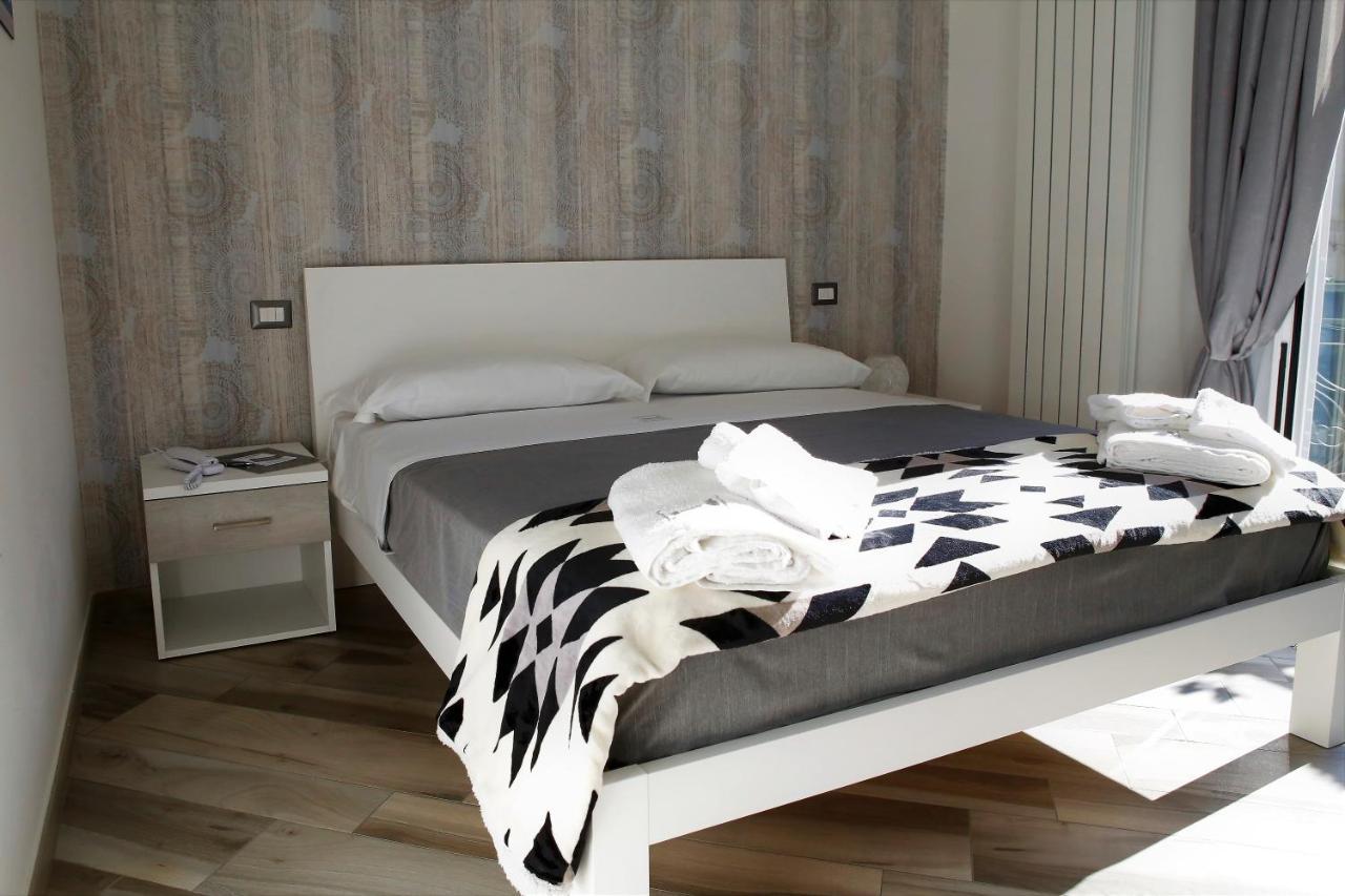 Hermes Rooms For Tourists Napoli Eksteriør billede